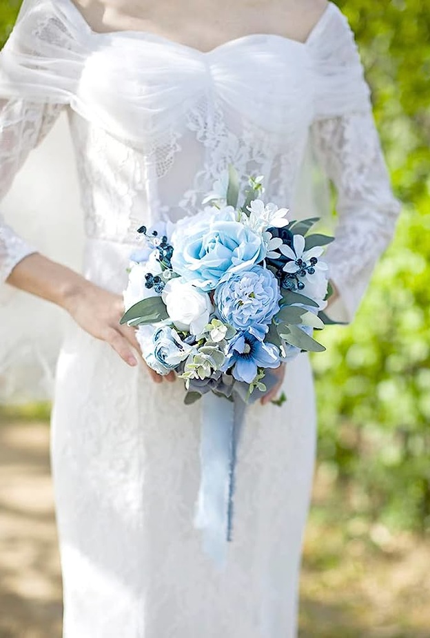 أفضل الطرق لتزيين باقات الزفاف بالزهور الزرقاء
