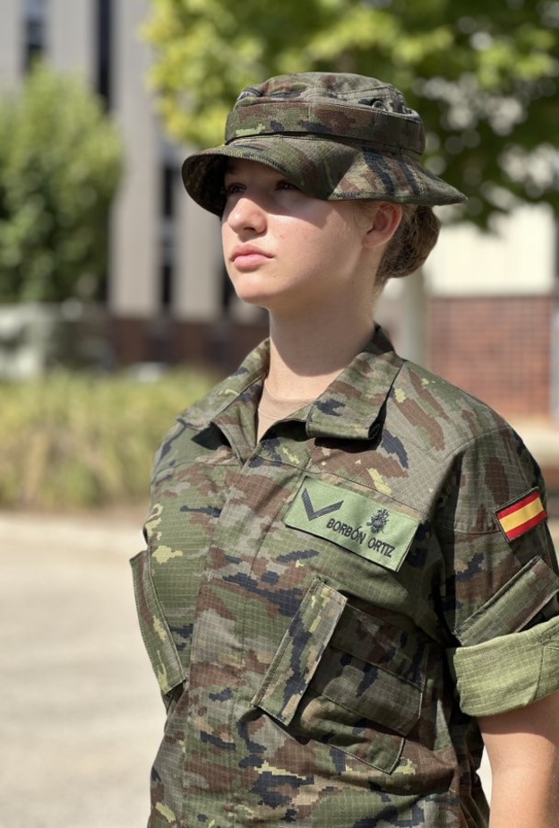 أميرات وملكات ظهرن بالزي العسكري.. من هن؟