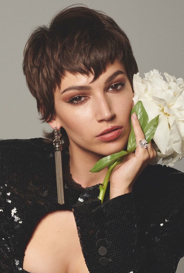 ما هي علامة المجوهرات المفضلة لـ أورسولا كوربيرو Úrsula Corberó بطلة مسلسل La Casa De Papel؟