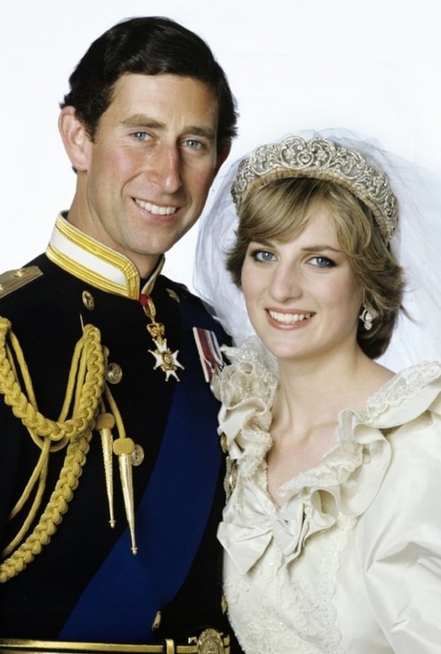 الأميرة ديانا والملك تشارلز في يوم زفافهما