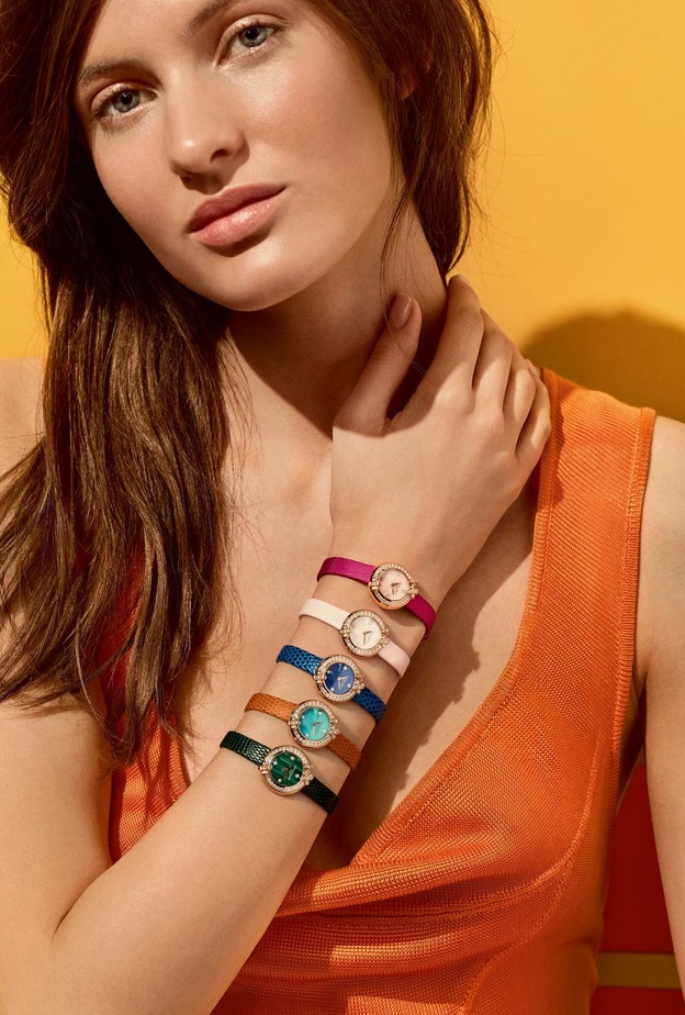 الساعات الملونة عنصر الأناقة المبهجة في صيف 2023