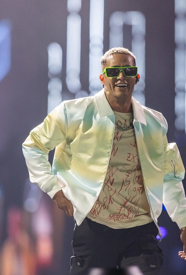 محمد رمضان بإطلالات مذهلة من إبداعات المصمم السعودي "محمد خوجة"