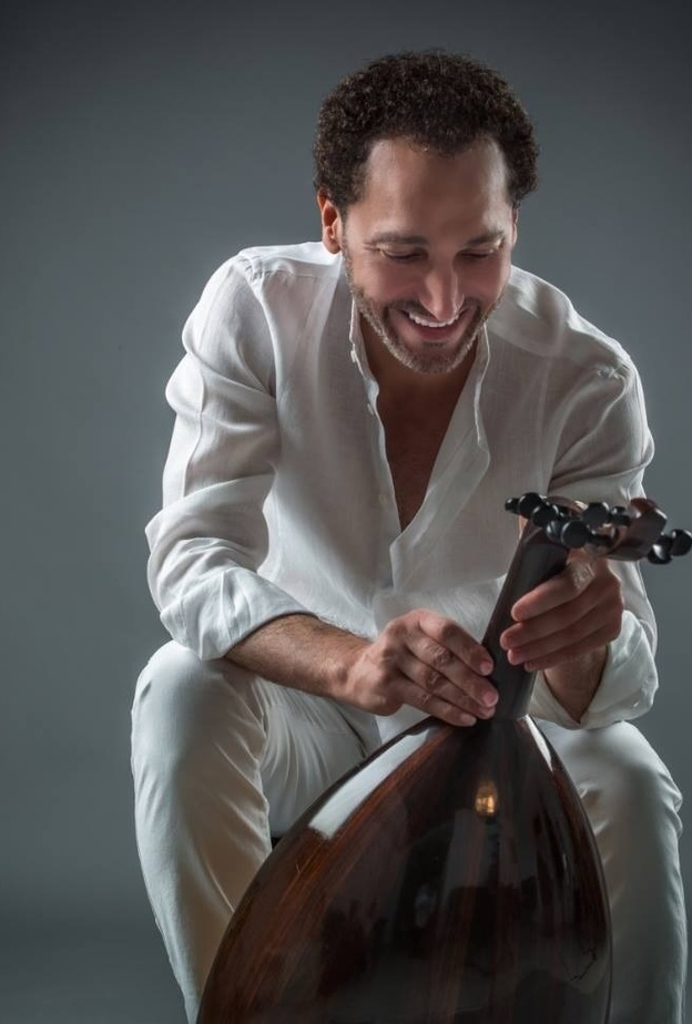 الفنان نصير شمه يقود مشروع بيت العود في الرياض