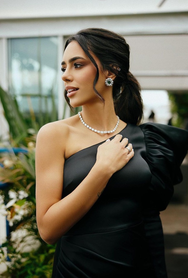 للمرة الثانية .. برونا بيانكاردي تختار إطلالتها بتوقيع المصممة السعودية ايمان العجلان