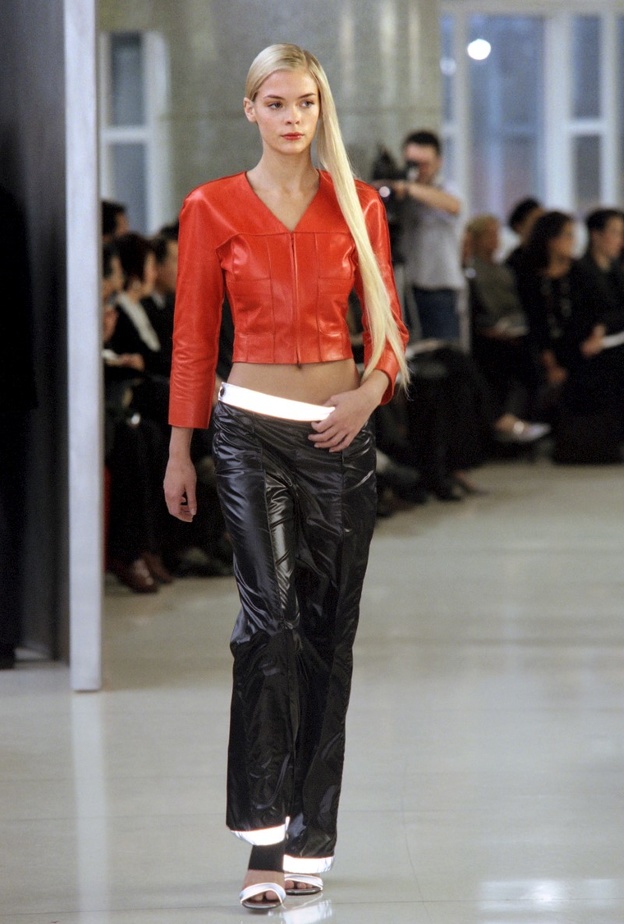 بنطلون جلد من مجموعة شانيل لموسم ربيع وصيف 1999