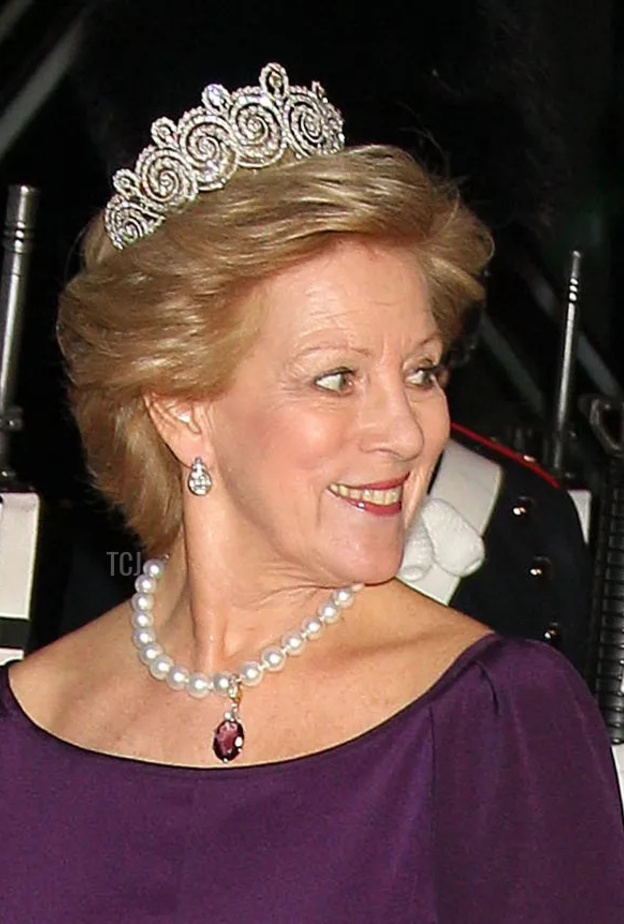 نظرة على مجموعة مجوهرات الملكة آن ماري