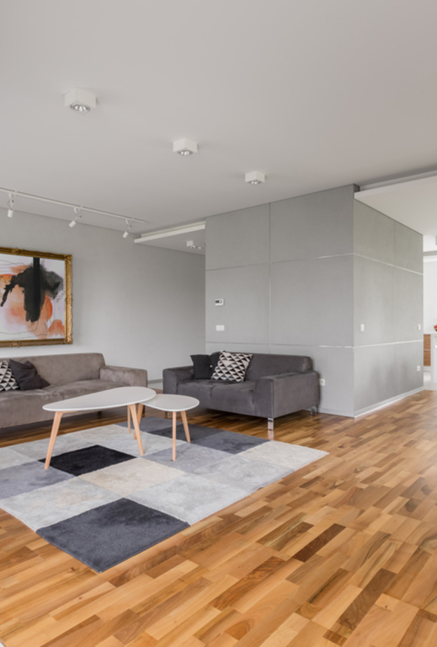 للحفاظ على الأرضيات الخشبية للمنزل.. تجنبي 5 أخطاء