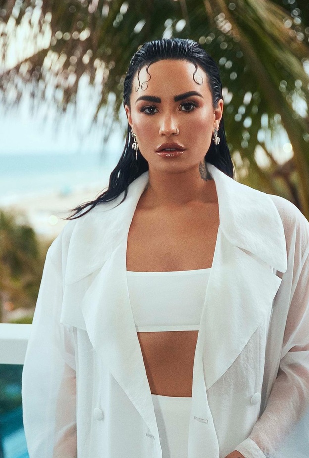 تعرفي على أجمل تصاميم مجوهرات ديمي لوفاتو Demi Lovato من صندوق مجوهراتها