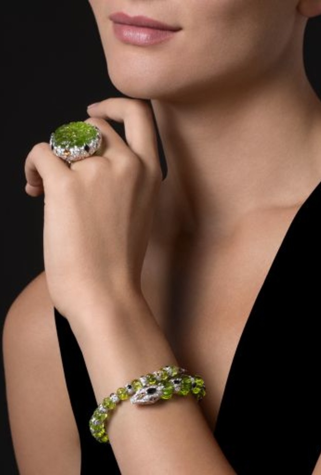 تعرفي على حجر البريدوت حجر بخت شهر أغسطس الساحر