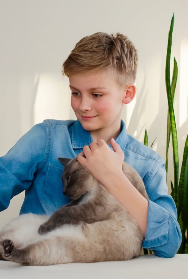 خبيرة نفسية لـ "هي": علينا أن نقترب أكثر من أطفالنا لحمايتهم من "جنون الشهرة" وتأثيرات تعلقهم بالمؤثرين