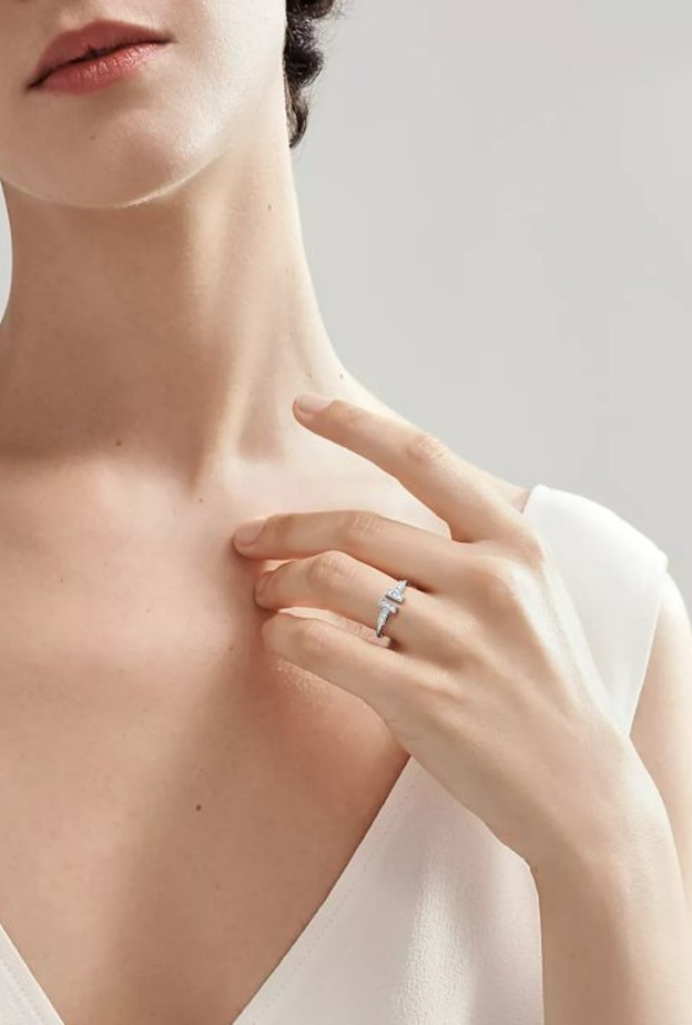 خاتم مرصع بالألماس الأبيض من تيفاني Tiffany 