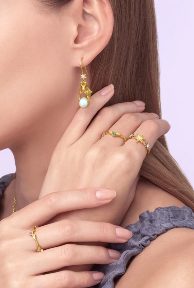 خاتم ناعم مرصع بالألماس الأبيض من أنتوني لنت Anthony Lent 