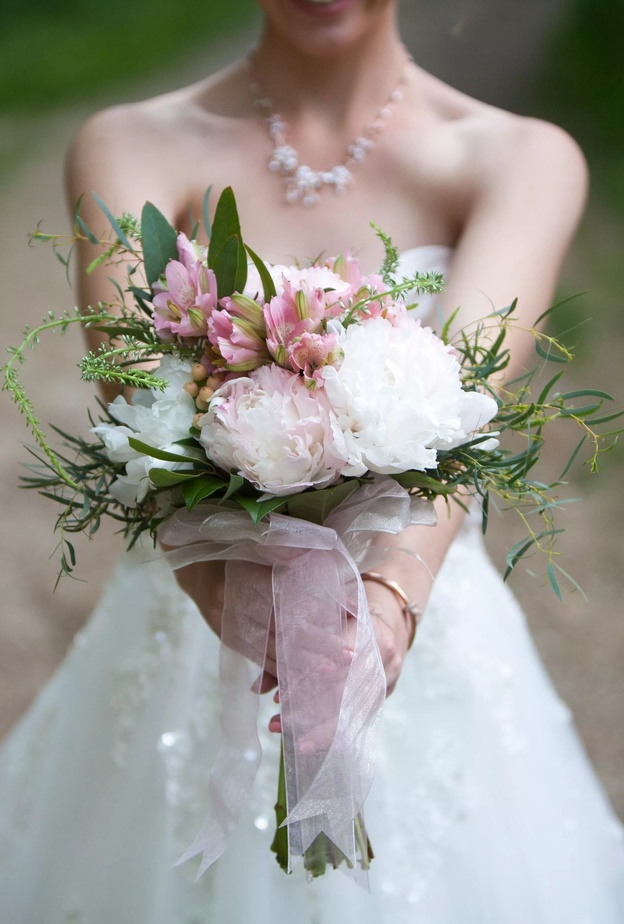 أفضل اجمل أنواع الزهور الوردية لحفلات الزفاف