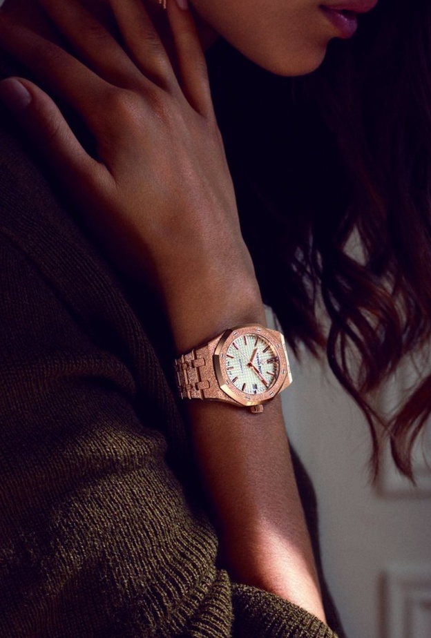 ساعات يد نسائية كبيرة الحجم لاطلالة جريئة لافتة