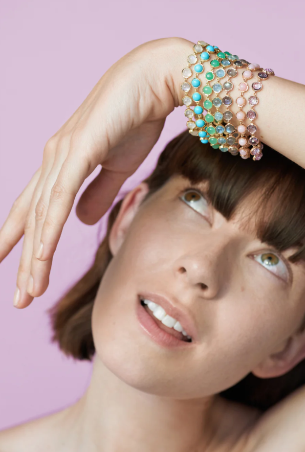 سوار ناعم مرصع بالأكوامارين من إيرين نيويرث Irene Neuwirth