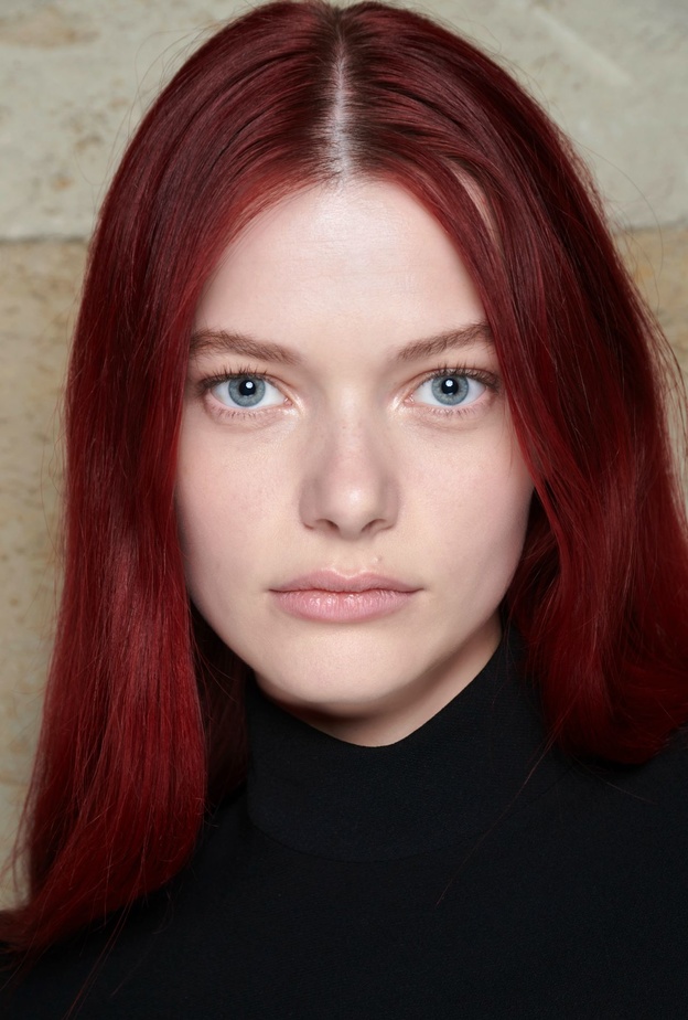 تعرفي على أفضل صبغات شعر طبيعية لإطلالة مُفعمة بالجمال والجاذبية