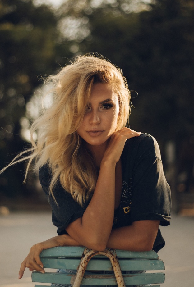 عدم الثقة بالنفس عدو التميُز.... تعرفي على أسبابه وأبرز الطرق الفعالة لاستعادة احترام الذات