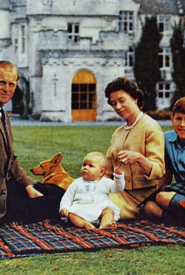 عائلة الملكة إليزابيث الثانية والأمير فيليب المتزايدة