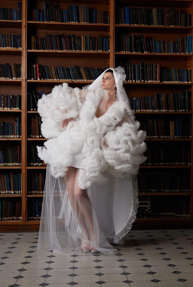 فرصة جديدة للفنانين ومصممي الأزياء في السعودية.. عودة برنامج "إقامة التقاء - الفن والأزياء بتصور جديد"