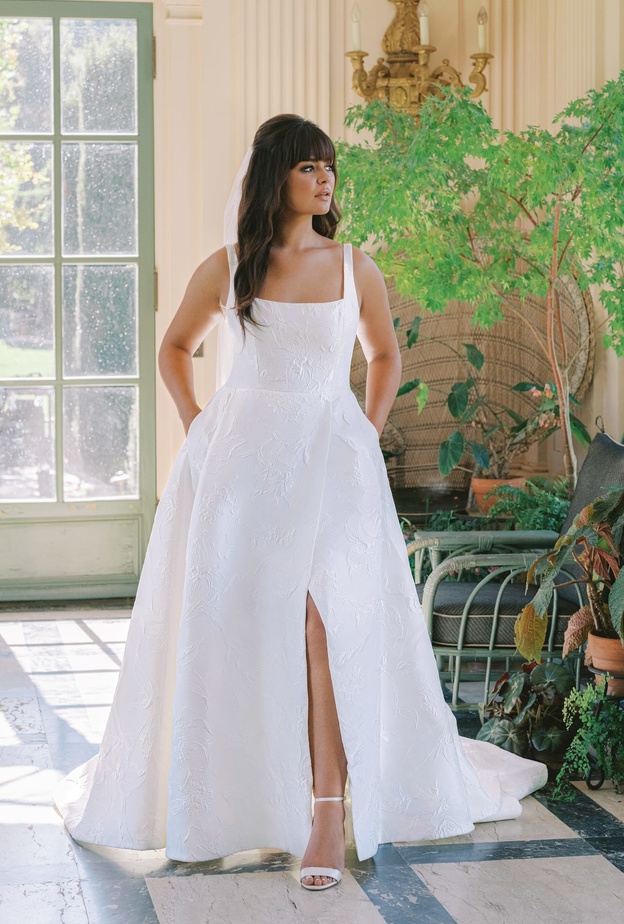 فساتين زفاف للعروس الممتلئة@annebarge