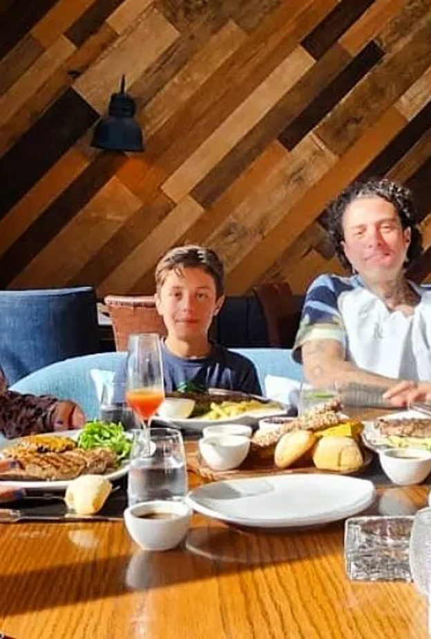 أحمد الفيشاوي وابنه