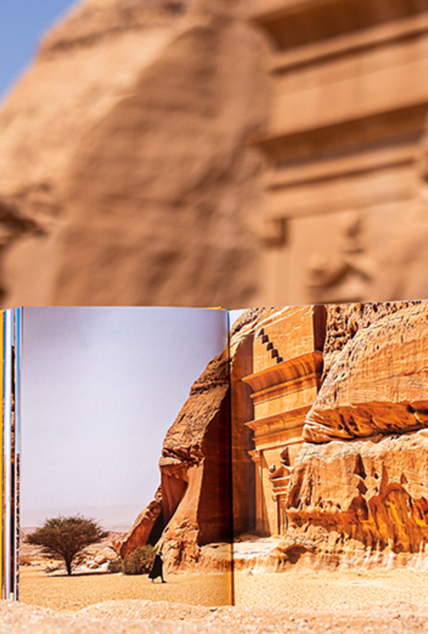 كتاب  AlUla Ever تأمل عظمة أرض الحضارات بصفحات أعدت يدوياً