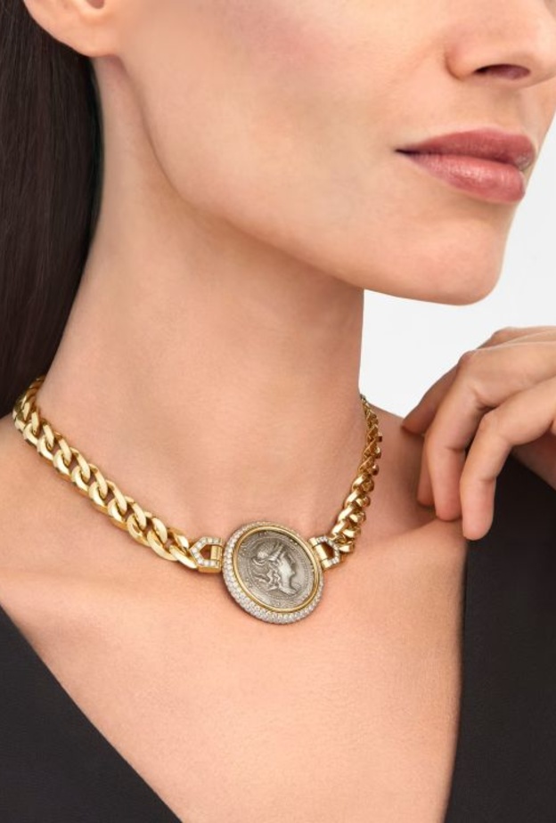 كيف اخترقت العملات النقدية عالم المجوهرات؟