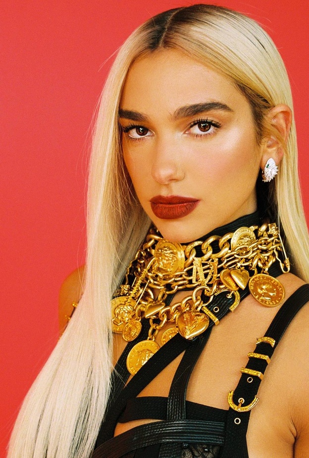 نجمات عالميات عشقنّ اقتناء المجوهرات وارتبط اسمهن بها