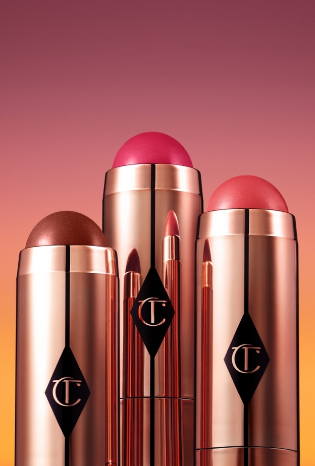 BEACH STICKS تعود من جديد! عودة المجموعة محدودة الإصدار لرموز الصيف من شارلوت تلبوري!