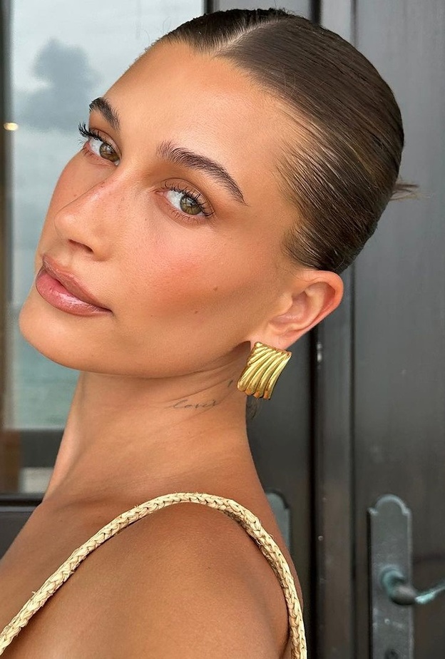 المكياج الـ Latte بتدرجات قوية من هايلي بيبر- الصورة من حسابها على انستغرام