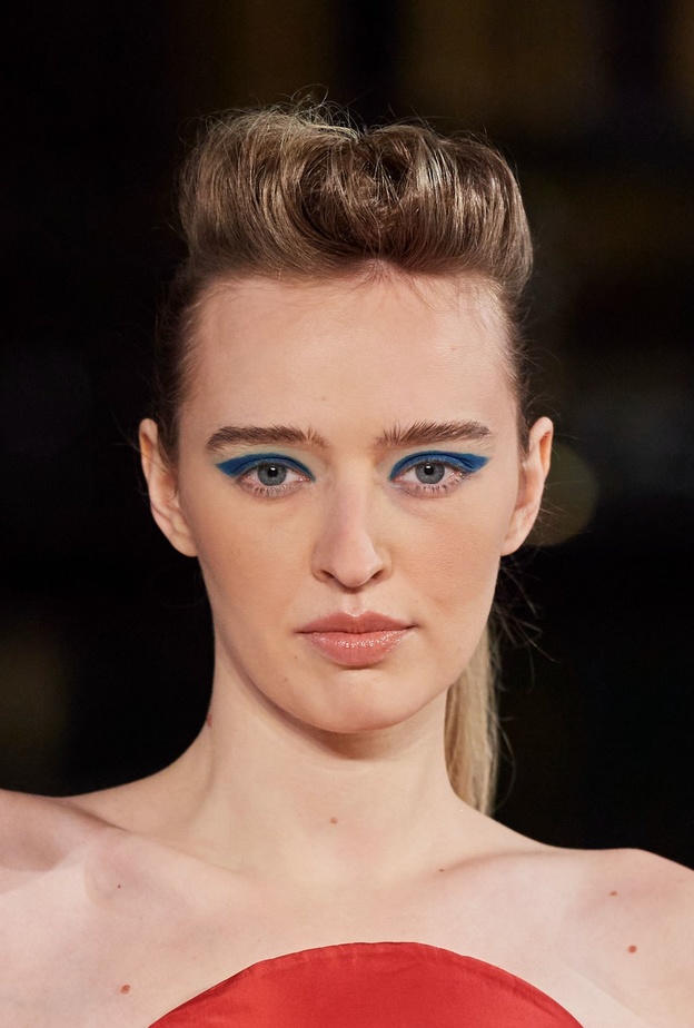  رسمات المكياج الزرقاء القوية من وحي دار Lena Erziak