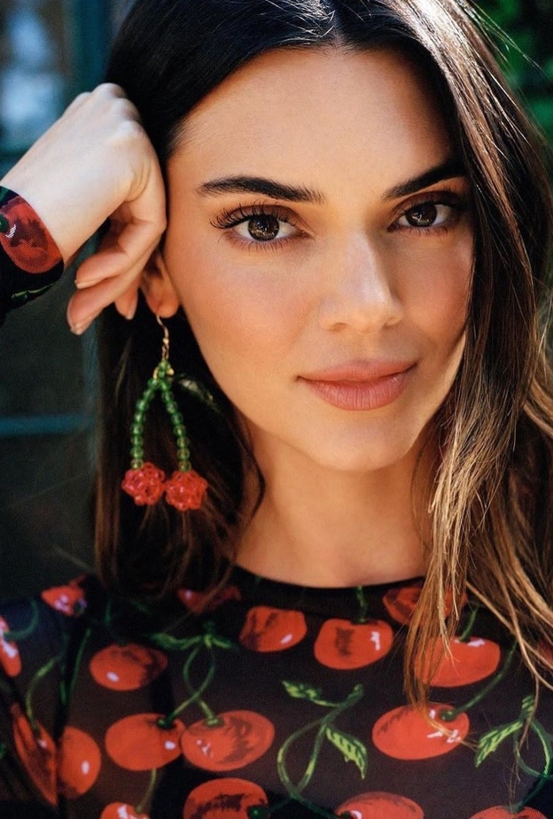 صيحة "اللامكياج" تعلميها بالخطوات قبل ممارسة الرياضة بأسلوب كيندل جينير