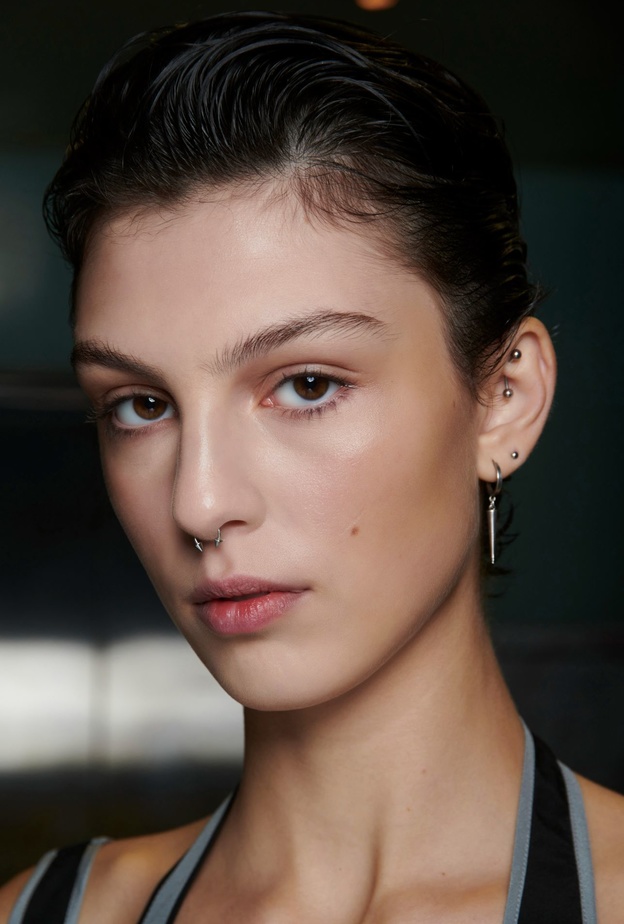  من باهتة إلى رائعة.. أعيدي إحياء بشرتك بسيروم فيتامين سي