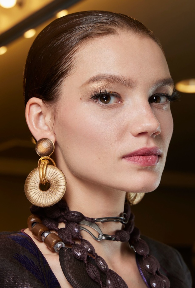 حيل مجربة بمستحضرات جديدة تضمن لك ثبات المكياج في يوم المرأة الإماراتية