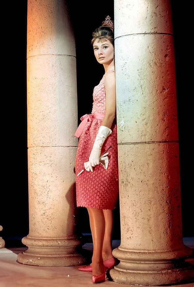 فستان أودري هيبورن الأيقوني من تصميم جيفنشي مطروح في المزاد