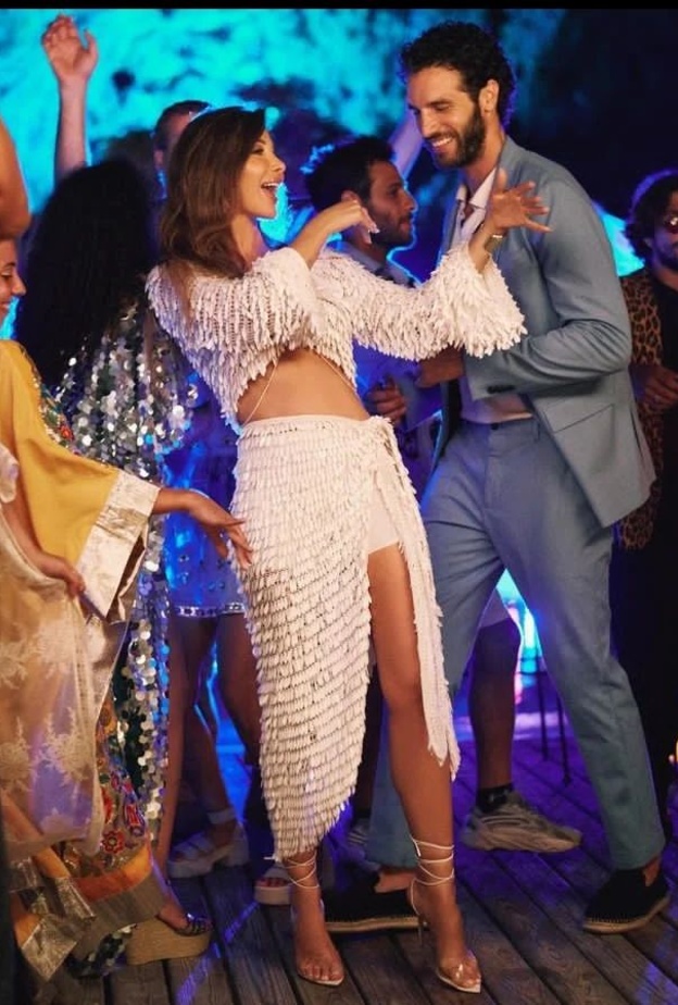 نانسي عجرم أبرزهن ..تنسيقات صيفية مرحة باللون الأبيض تجمع النجمات في منتصف شهر اغسطس 