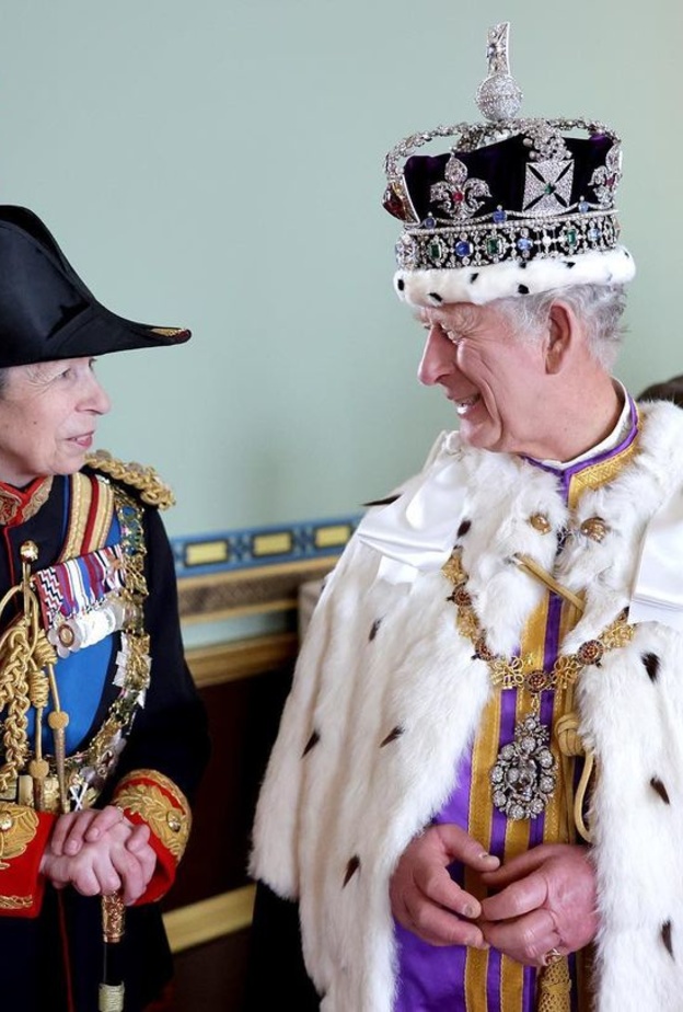 هكذا هنأ الملك تشارلز الثالث شقيقته الأميرة آن