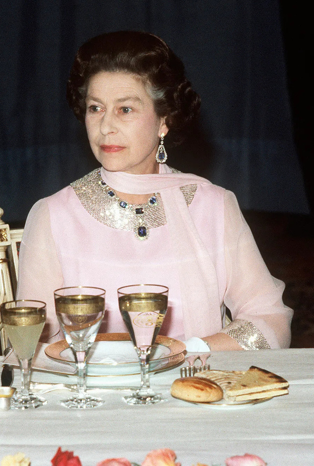 7 أطعمة رفضت الملكة إليزابيث الثانية تناولهم طوال حياتها