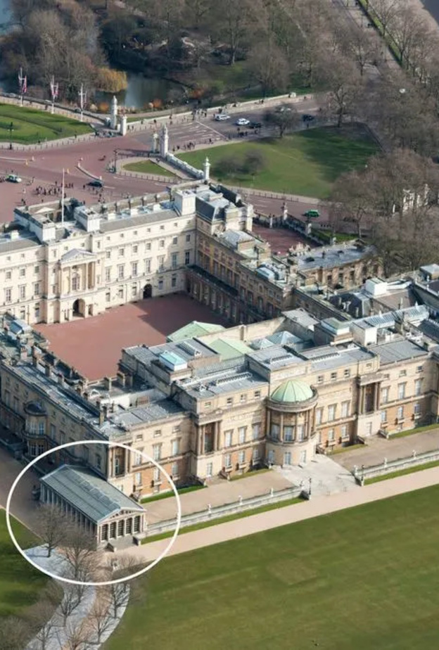 أهم قواعد ملابس السباحة في حمامات السباحة الملكية البريطانية