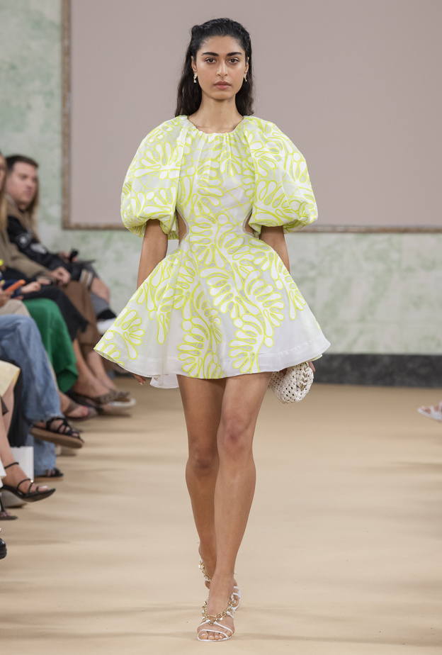 موديلات فساتين بأكمام عصرية هذا الصيف