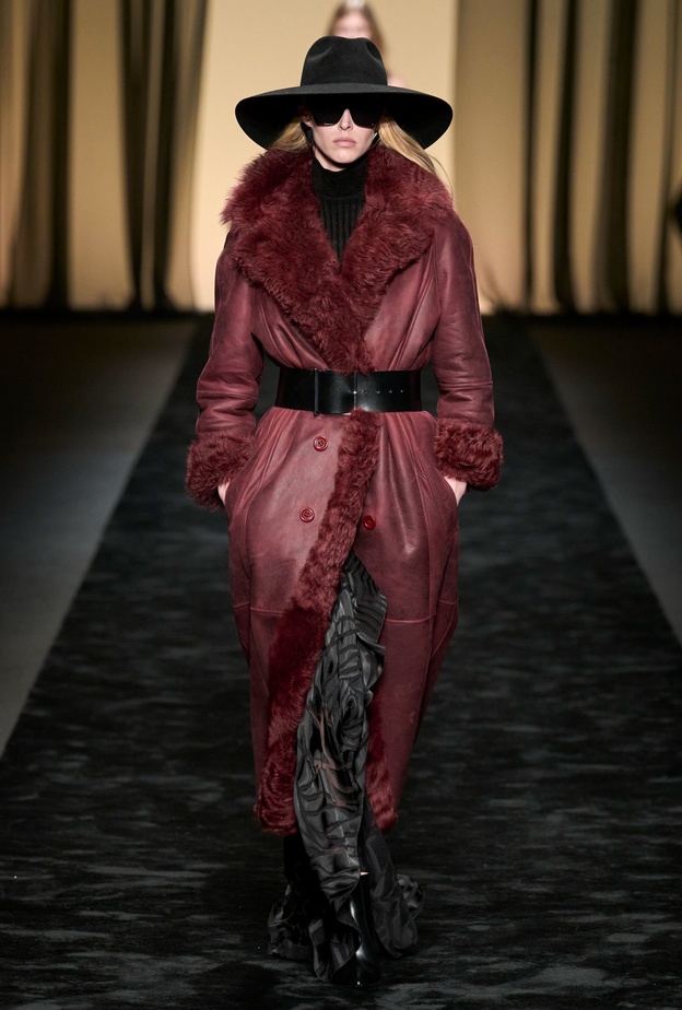 الحزام العريض يثبت أنه الإضافة الأكثر أناقة لملابس خريف وشتاء 2023