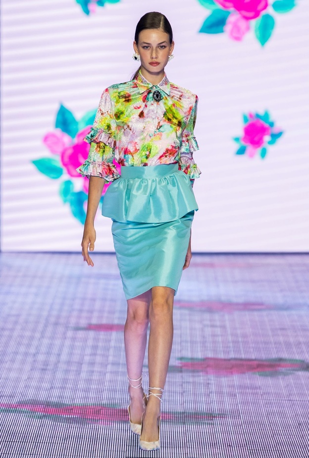 أزياء مناسبة للنساء في الخمسين تعكس أناقتهن