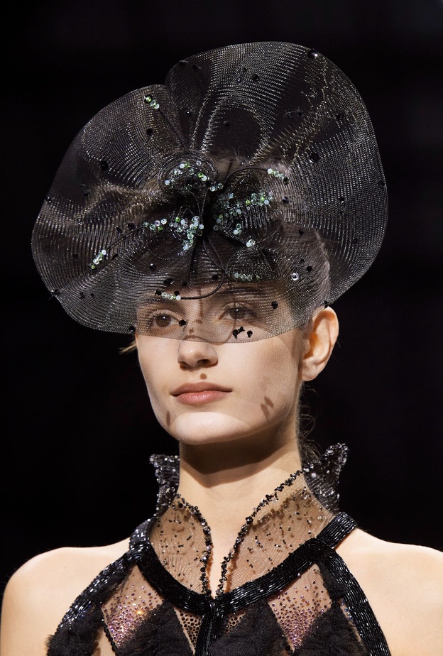 4 قطع إكسسوارات أساسية في دولاب كل سيدة أنيقة