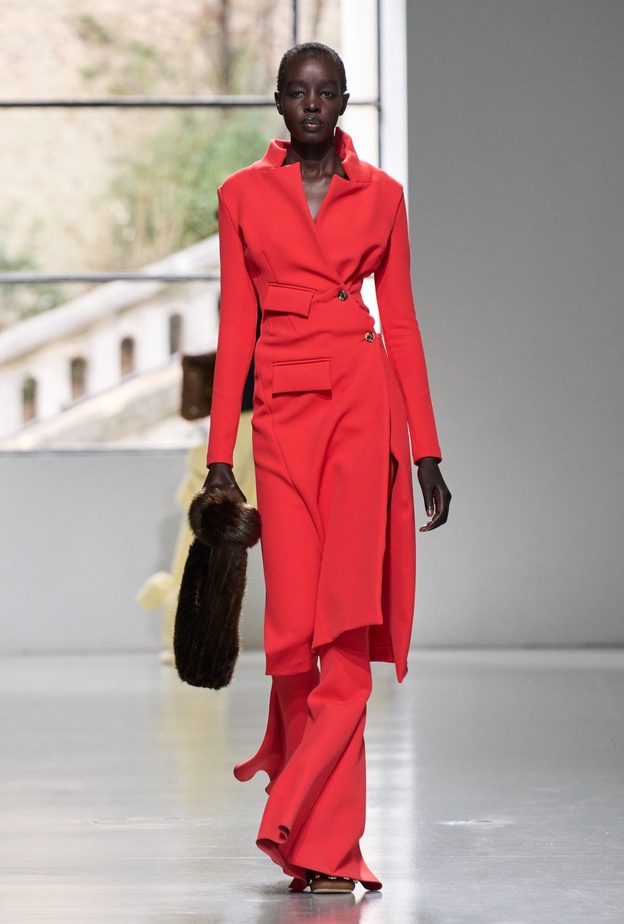 ملابس رسمية لخريف وشتاء 2023..الأناقة في دقة التفاصيل