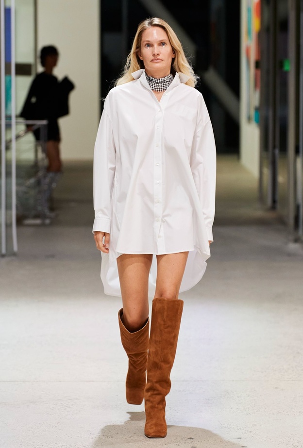 القميص الطويل.. موضة أساسية فى خزانتك بصيف 2023