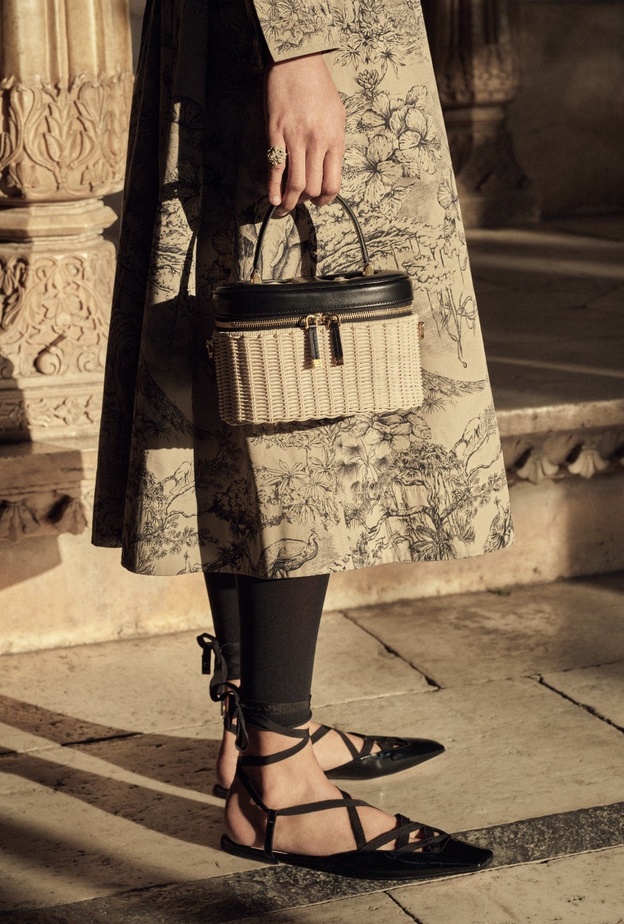 حقيبة مستحضرات التجميل الجديدة CD Signature