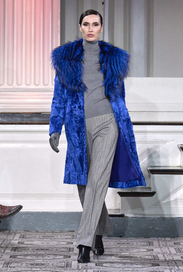 هل تجرئين على اختيار المعاطف الزرقاء في الخريف