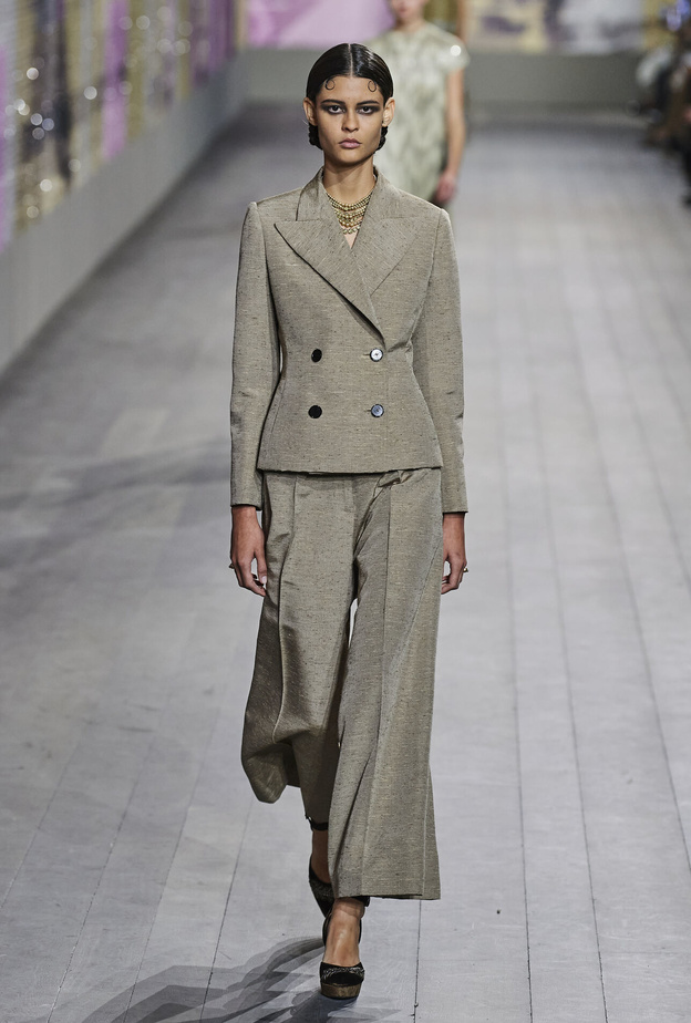 التصاميم الرمادية تجمع بين الكلاسيكية والعصرية 