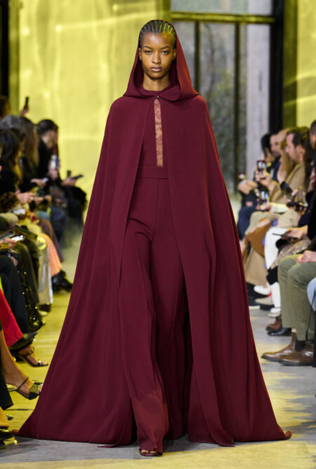 إطلالة من Elie Saab