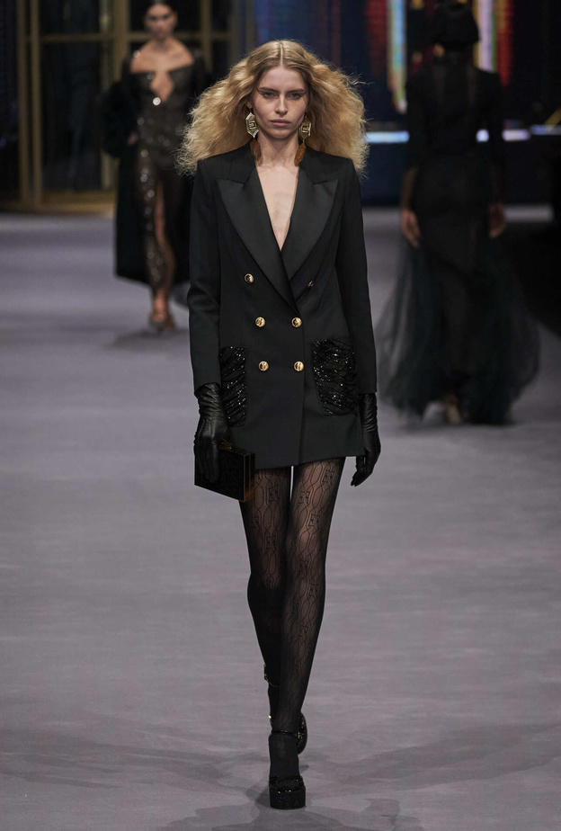 فستان البليزر أبرز صيحات خريف 2023